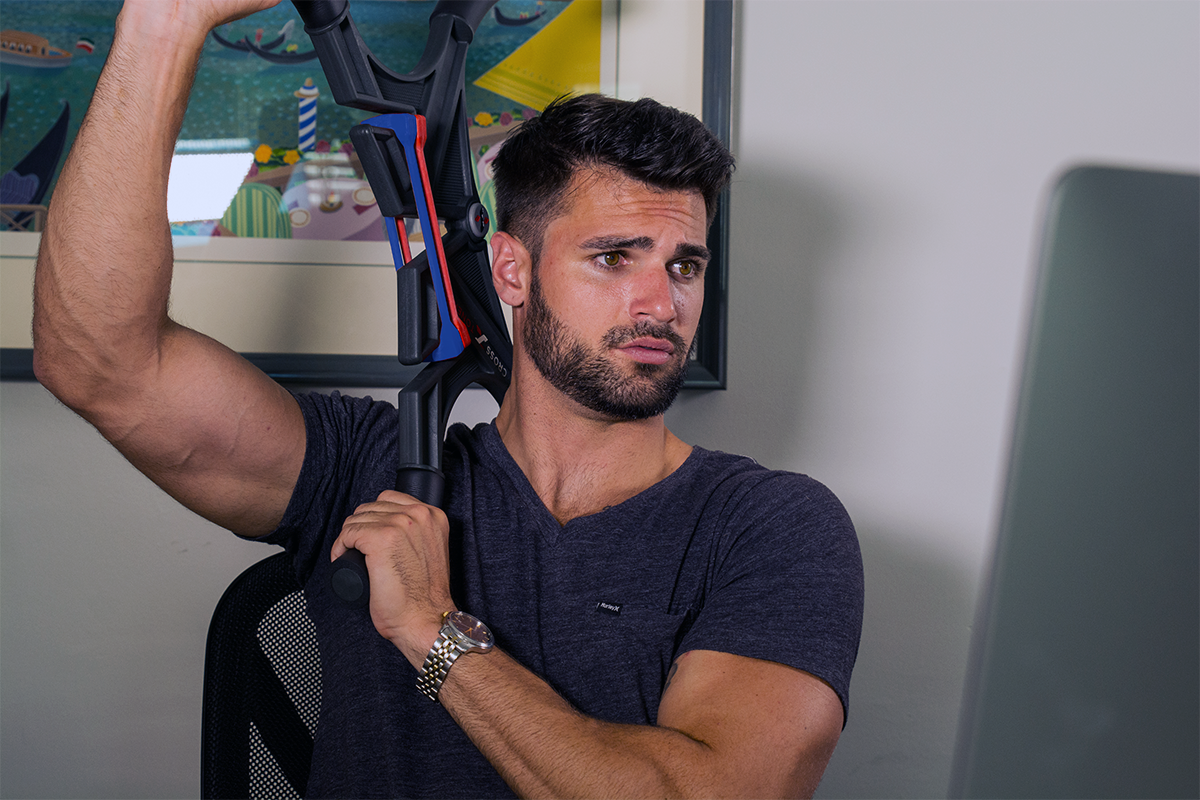 Man exercising with Crosstoner